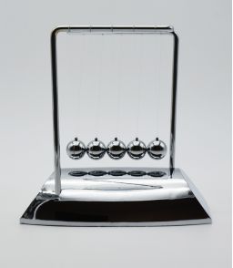 PENDULE DE NEWTON SOCLE CHROME