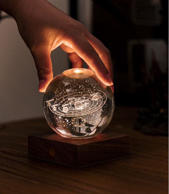 VEILLEUSE GLOBE DE CRISTAL SYSTEME SOLAIRE